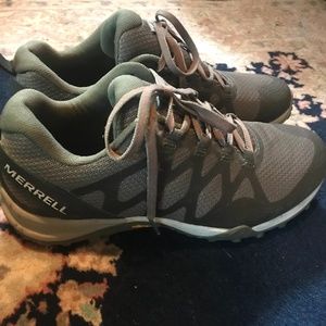 Woman’s Merrill 7.5 running shoe